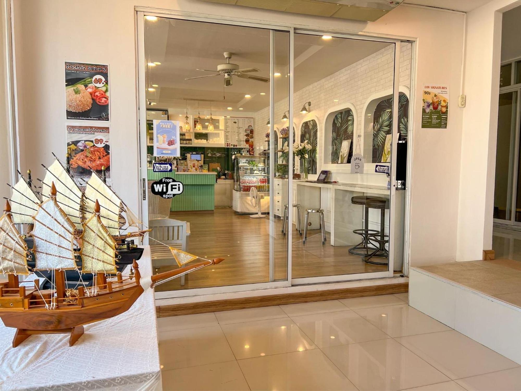 Inspire House Hotel Chiang Mai Bagian luar foto