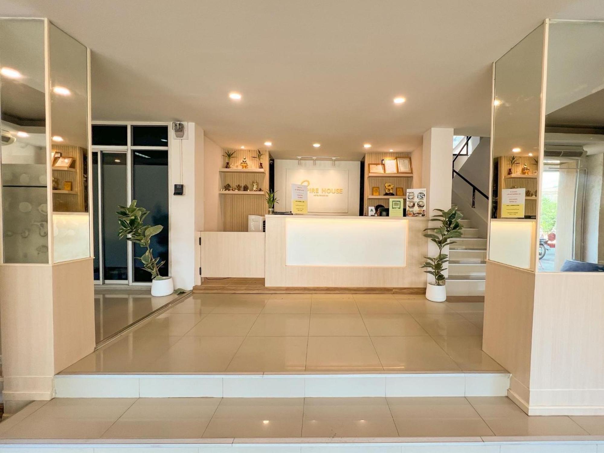 Inspire House Hotel Chiang Mai Bagian luar foto